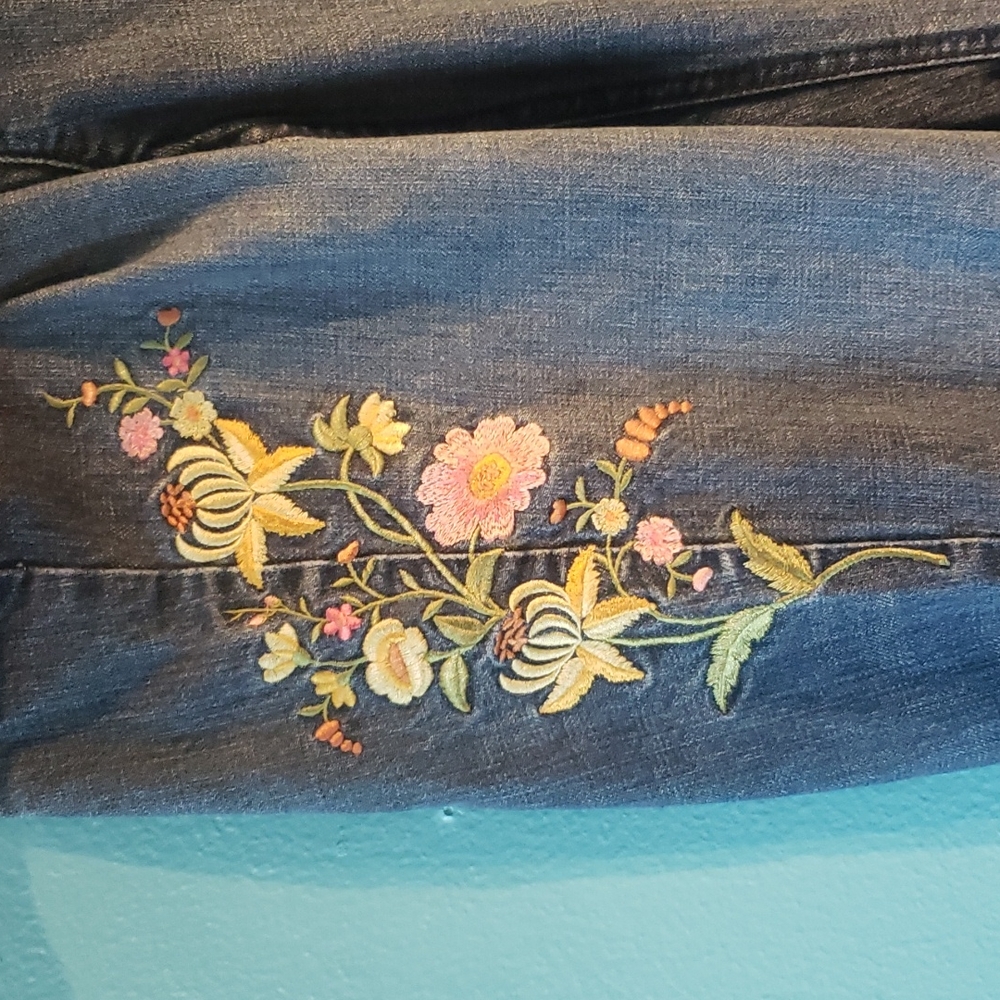 Liz Claiborne bootcut embroidered jeans - Picture 3 of 6